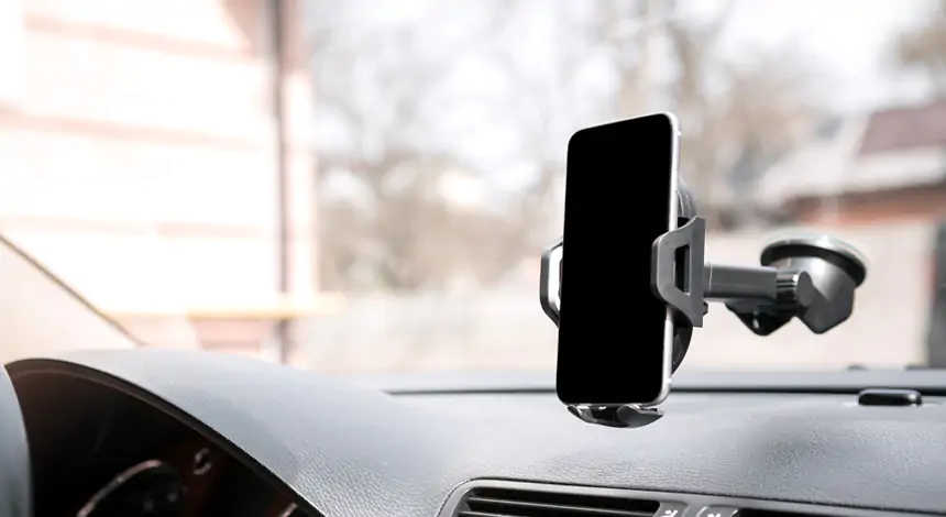 Araç İçi Telefon Tutucu Tavsiyeleri: Mıknatıslı mı? Vantuzlu mu?